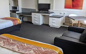 Parklane Motel